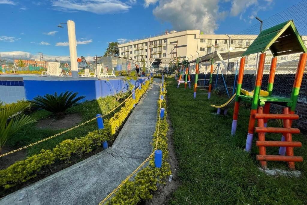 Apartamento Cerca Parque Del Cafe Con Piscina Montenegro Bagian luar foto