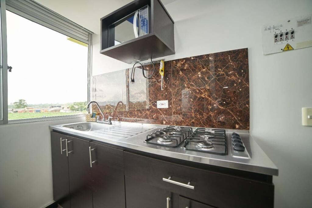 Apartamento Cerca Parque Del Cafe Con Piscina Montenegro Bagian luar foto