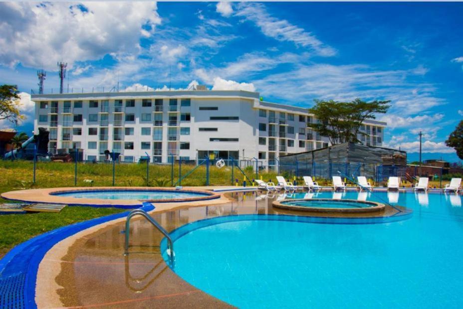 Apartamento Cerca Parque Del Cafe Con Piscina Montenegro Bagian luar foto
