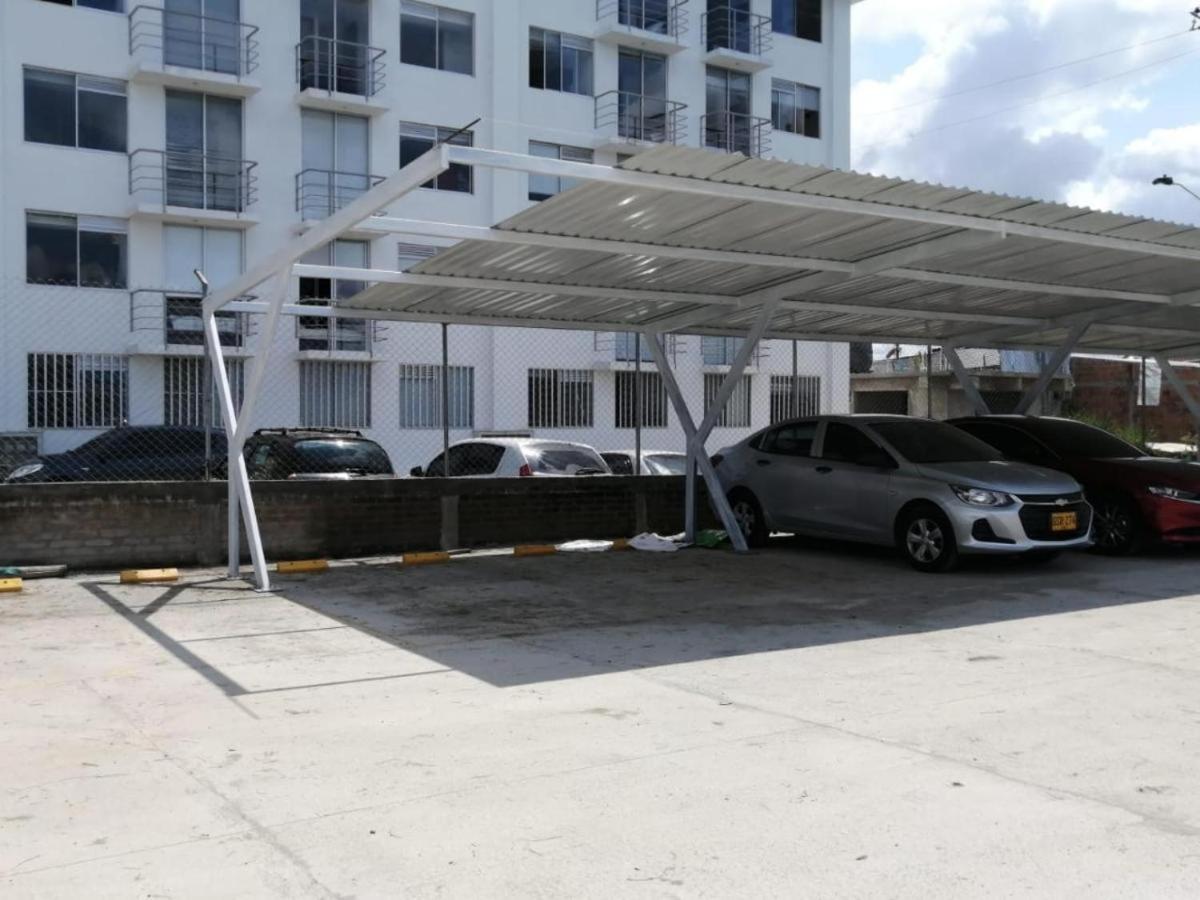 Apartamento Cerca Parque Del Cafe Con Piscina Montenegro Bagian luar foto