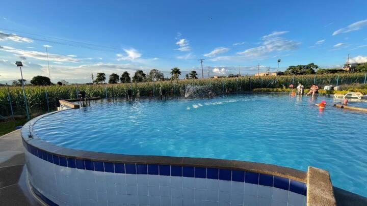 Apartamento Cerca Parque Del Cafe Con Piscina Montenegro Bagian luar foto