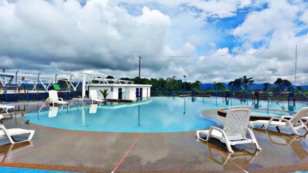Apartamento Cerca Parque Del Cafe Con Piscina Montenegro Bagian luar foto